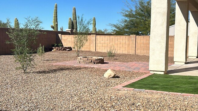 Building Photo - 4 Bedroom - 2.5 Bath - 2485 Sq. Ft - Sahuarita