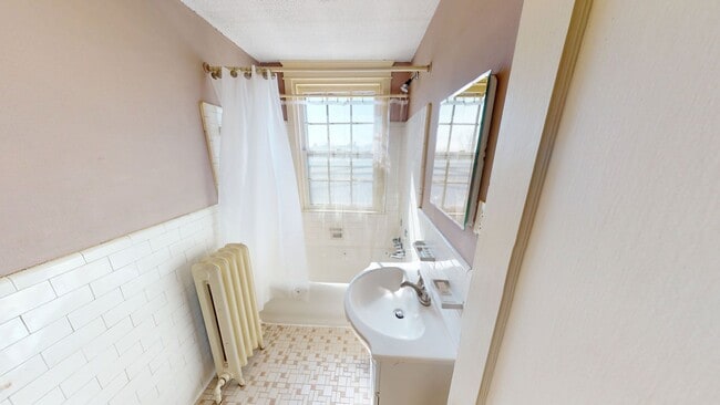 Building Photo - 2bd/1ba charming house