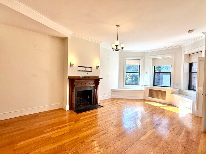 Primary Photo - 247 Newbury St