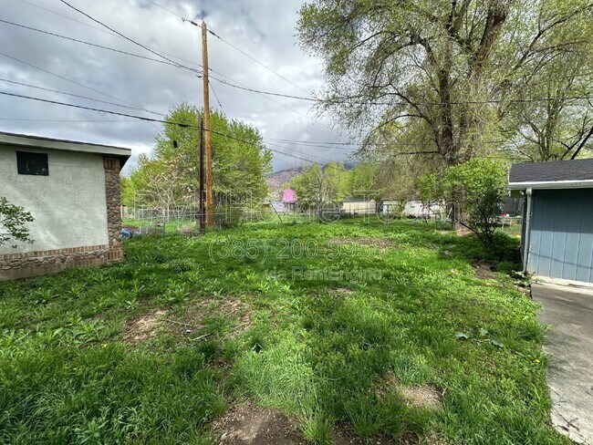 Building Photo - 256 9th St