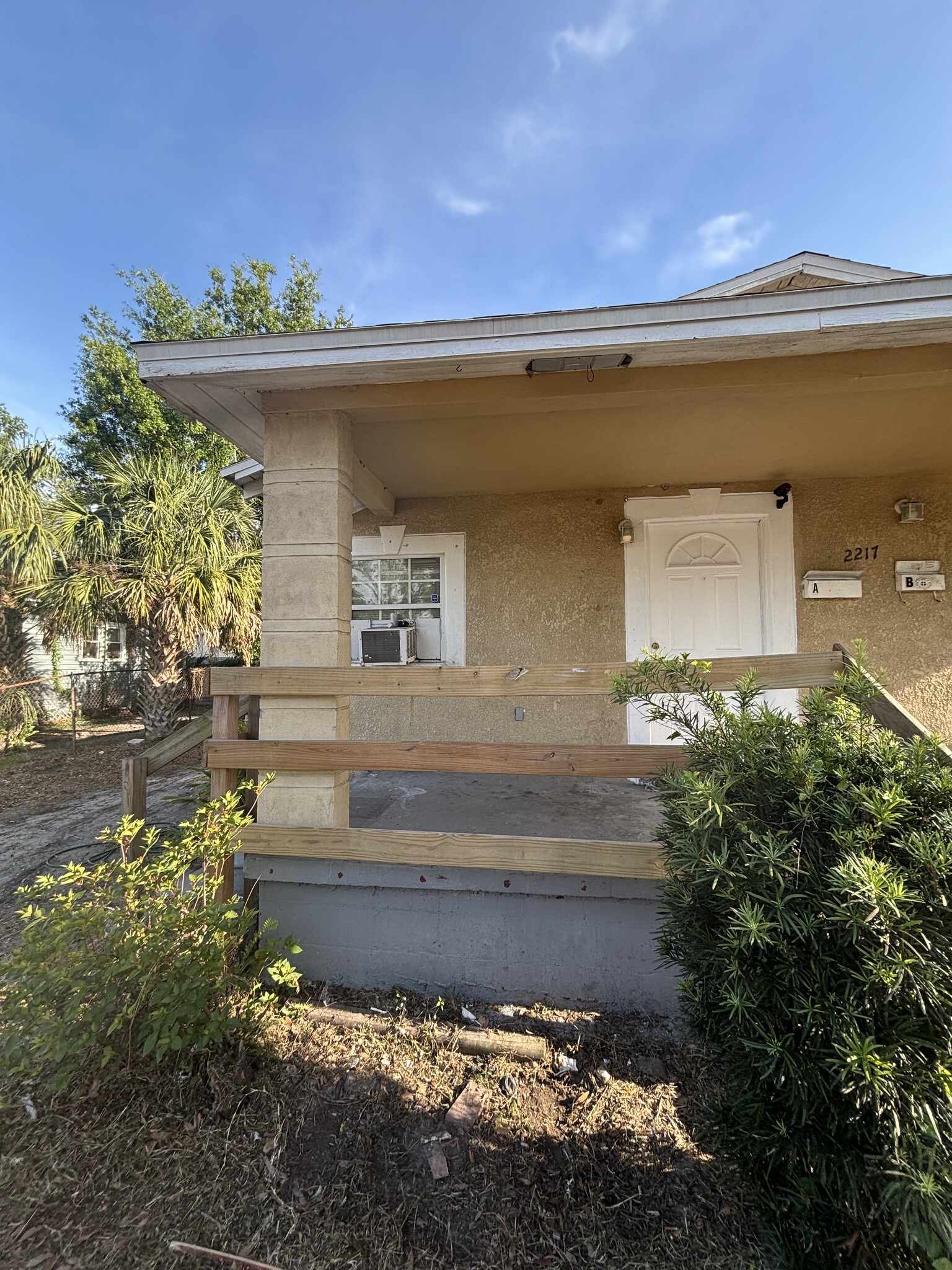 Building Photo - 2217 E 19th Ave