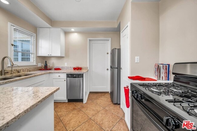 Building Photo - 1546 S Holt Ave