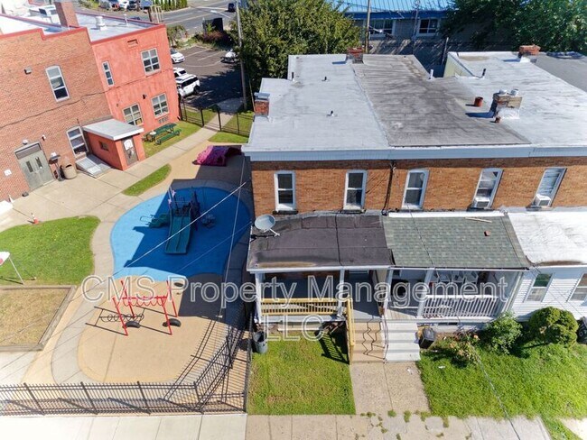 Building Photo - 12 Adella Ave