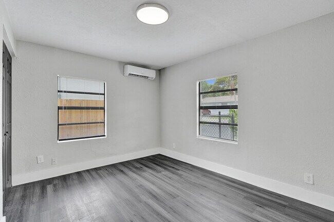 Building Photo - 234 NE 14th Ave