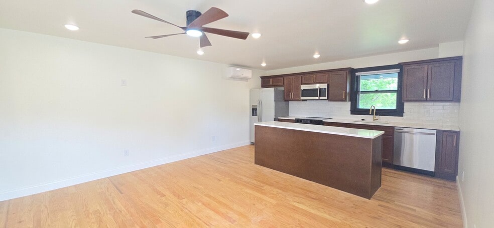 Kitchen/Living Room Open Concept - 1205 Lee St