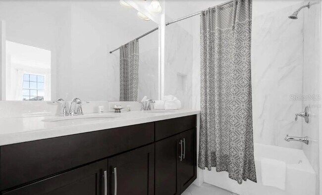 Building Photo - 450 Captiva Dr