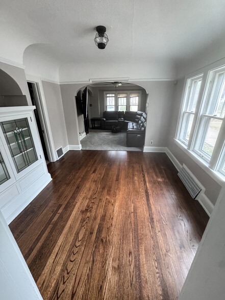 Building Photo - 1919 S 93rd St