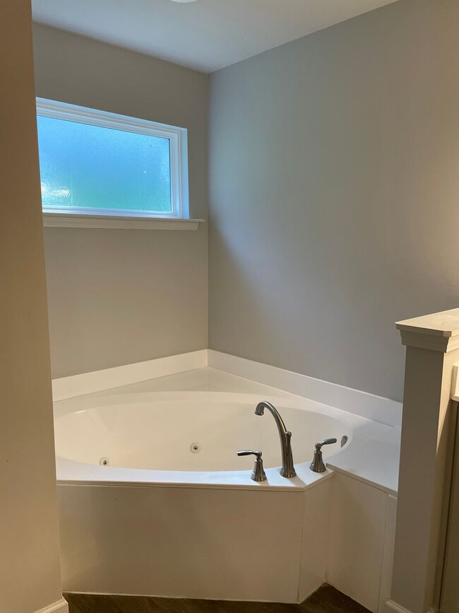 Building Photo - North Cherry Hill 132