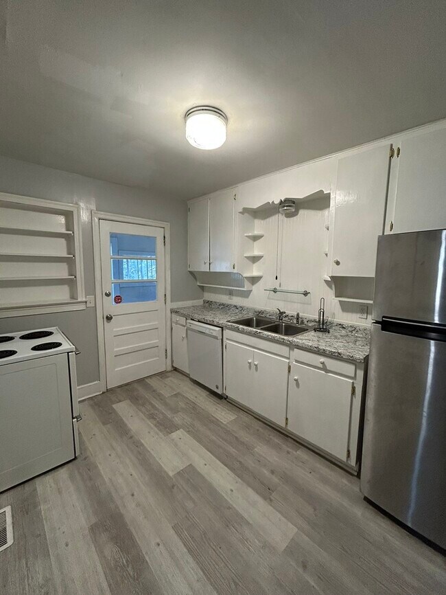 Building Photo - 2624 Marling Dr