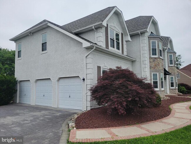 Building Photo - 12 Foxview Cir