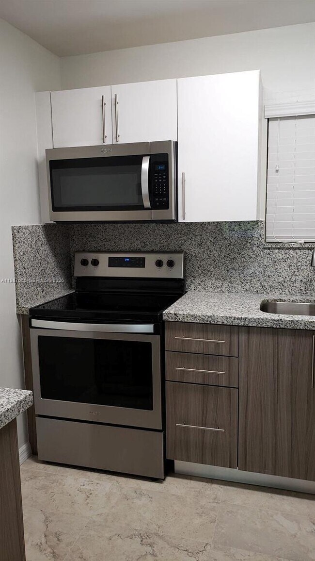 Building Photo - 7470 Miami Lakes Dr