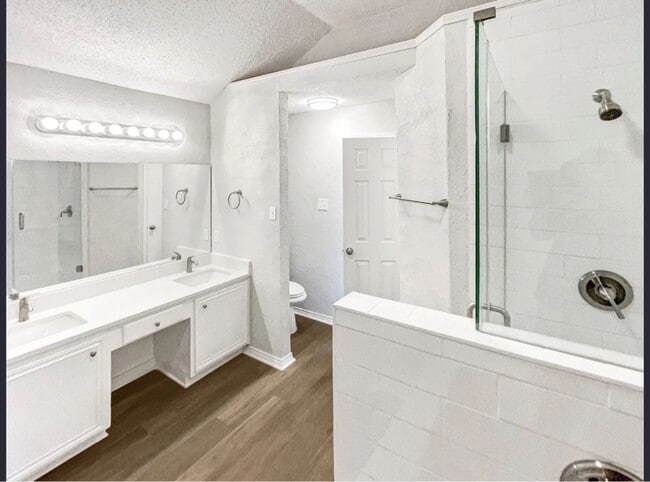 Building Photo - 6808 Driffield Cir E