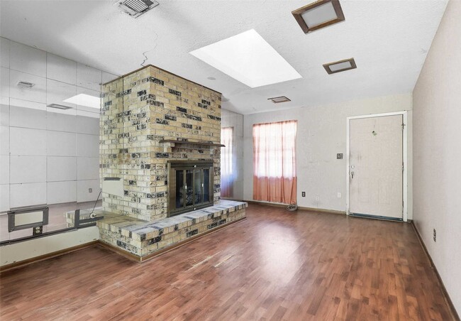 Building Photo - 2320 Meadow Crest