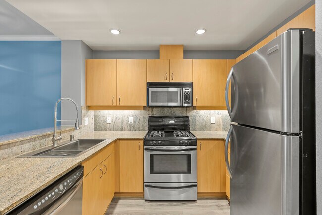 Building Photo - 300 W Beech St