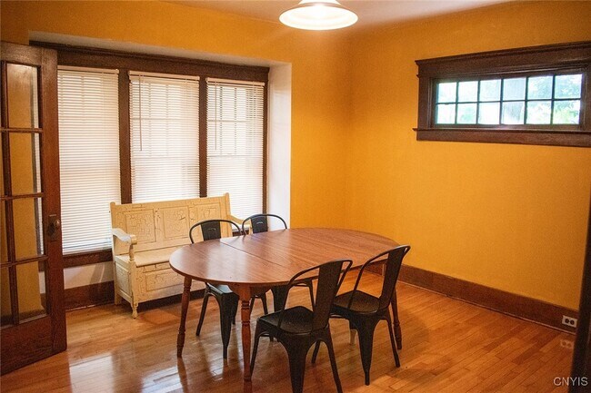 Building Photo - 544 Clarendon St