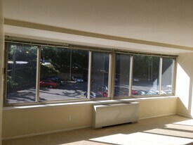 Building Photo - 1210 N Taft St