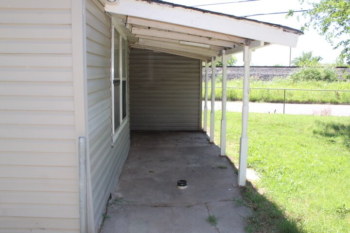 Building Photo - 902 NW 99th St