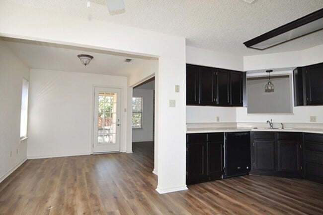 Building Photo - COMING SOON/VIEW NOW - Beautiful Euless Home in GCISD – Updated & Move-In Ready!