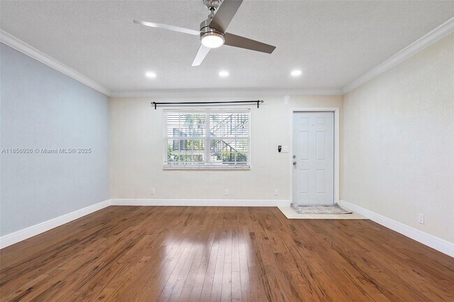 Building Photo - 2701 Middle River Dr