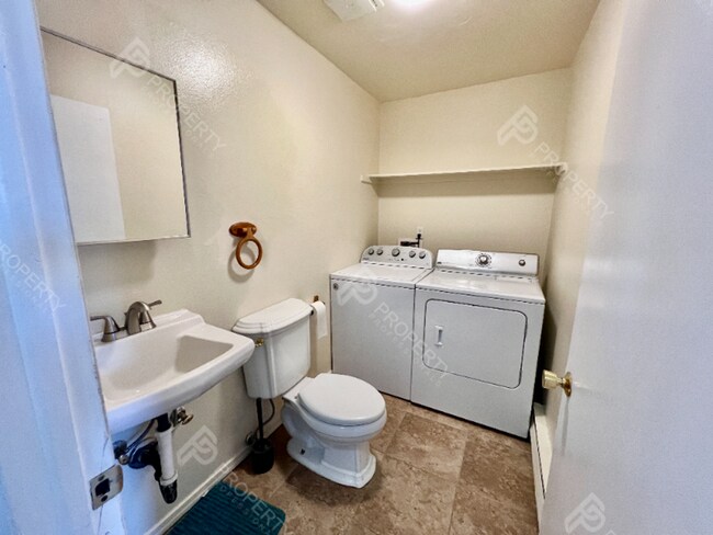 Building Photo - Em Ave Duplex