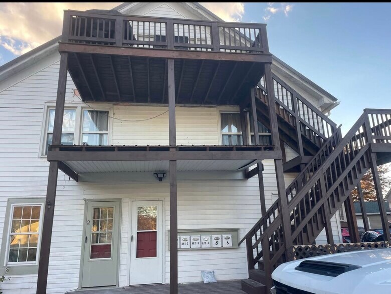 Building Photo - 108 Miller St