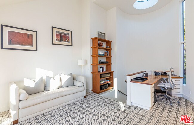 Building Photo - 3900 Villa Costera