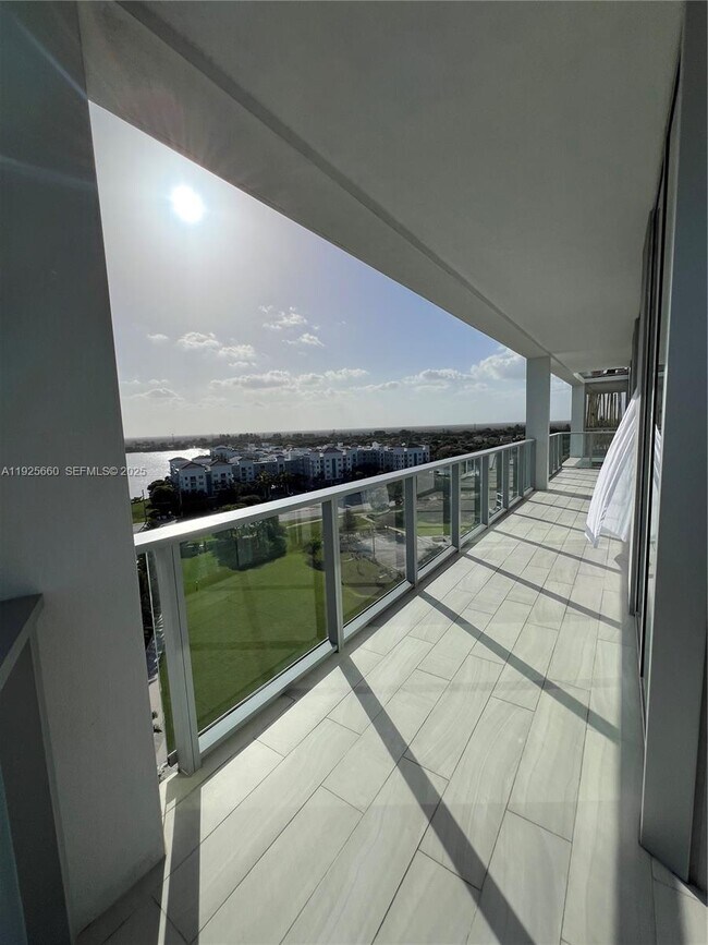 Building Photo - 2000 Metropica Wy