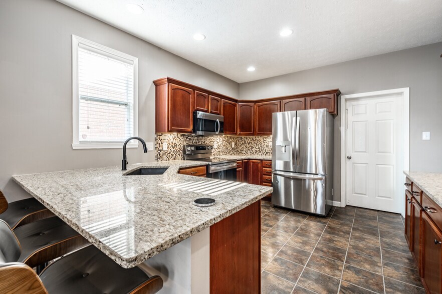 Building Photo - 8342 Stark Dr