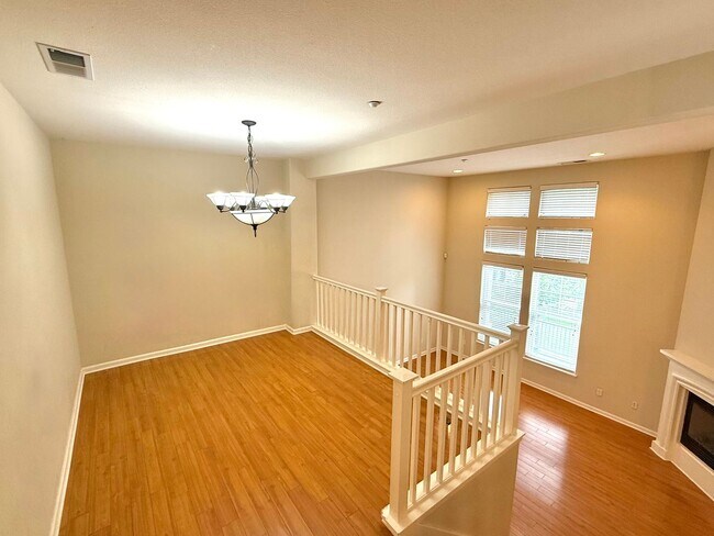 Building Photo - $3,700 / 3BR GORGEOUS CENTRAL FREMONT TOWNHOME IN PARKMONT