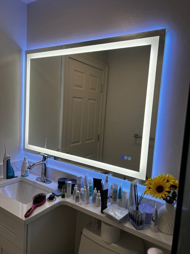 Building Photo - WOW!!!  GORGEOUS BRIGHTON 3 BED WITH HT AND HW INCLUDED!!