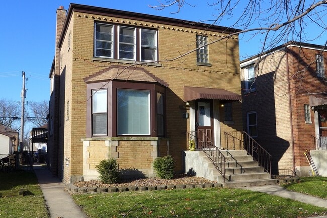 Building Photo - 10944 S Artesian Ave