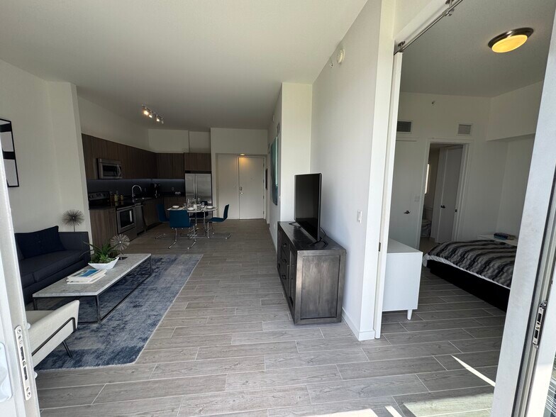 Building Photo - 342 NE 35th St