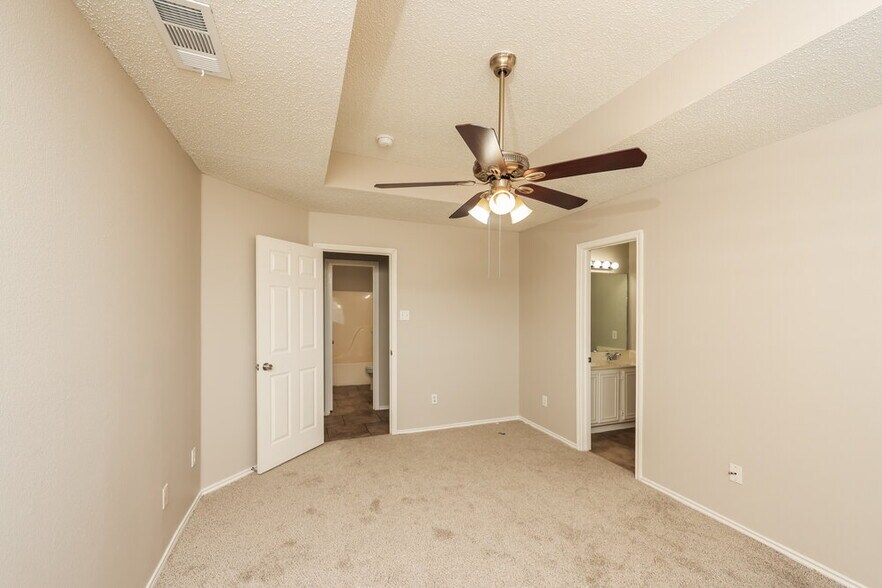 Building Photo - 1357 Meadow Creek Dr
