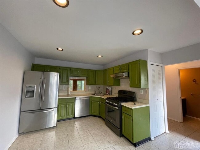 Building Photo - 401 Hadleigh Ln