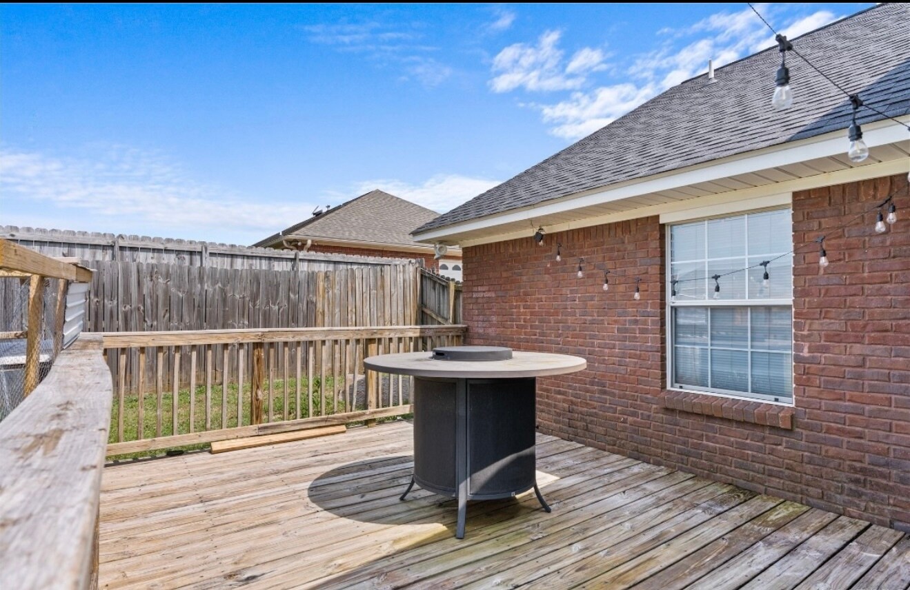 Porch - 108 Fieldstone Dr