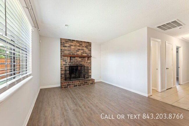 Building Photo - 7740 McKnight Dr