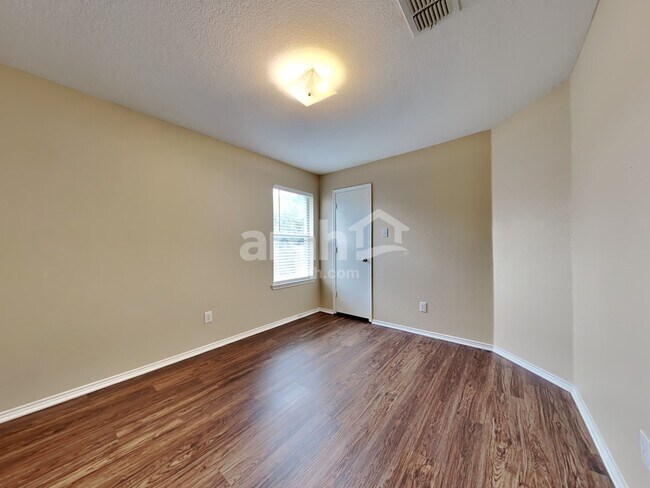 Building Photo - 3525 Beatriz Dr