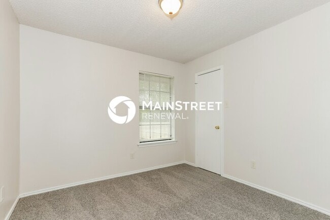 Building Photo - 3 Bedroom Pet-Friendly Home in Crowley, TX with Main Street Renewal