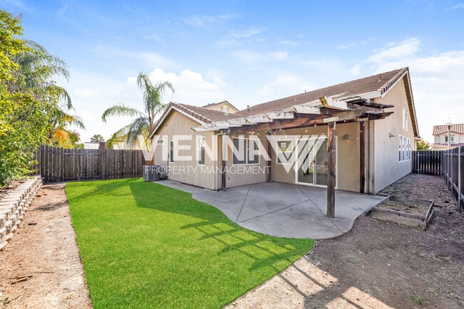 Building Photo - Cute 3 Bedroom Home in Twelve Bridges