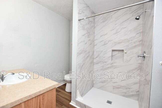 Building Photo - 2251 9th St SE