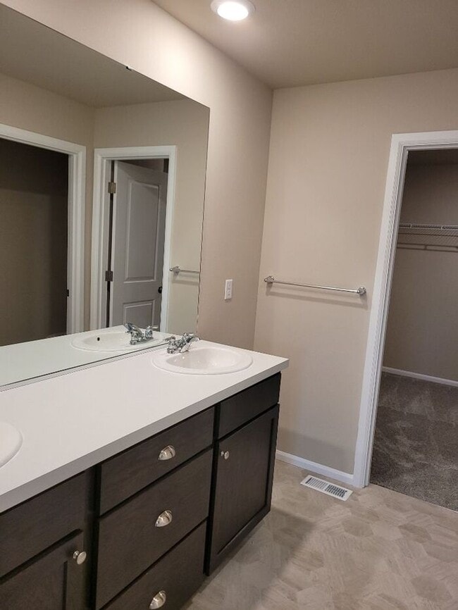 Building Photo - 4 Bed Plus Den in Sultan's New Daisy Crossing