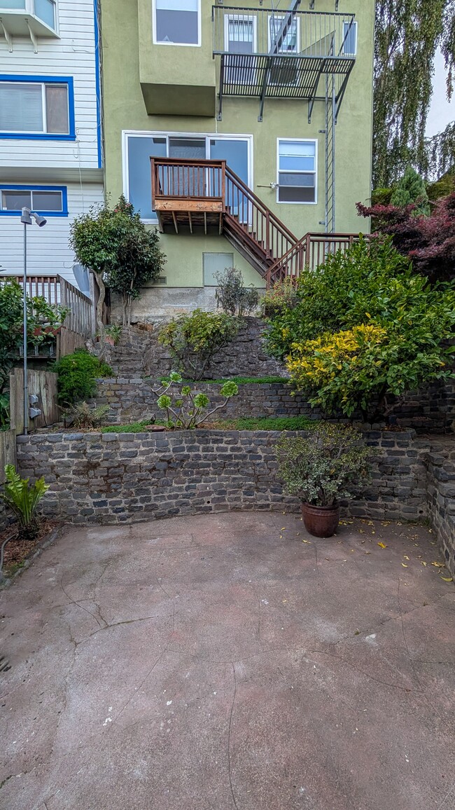 Building Photo - 32 Danvers St