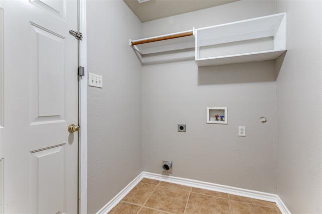 Building Photo - 909 Canterbury Dr