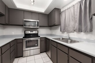 Building Photo - Modern 2 Bed, 2 Bath Condo Near UNLV – Prime Central Location!
