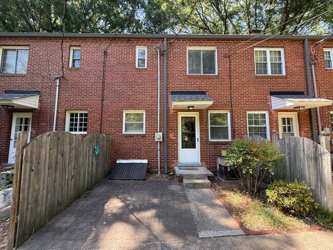 Building Photo - 715 N Avalon Rd