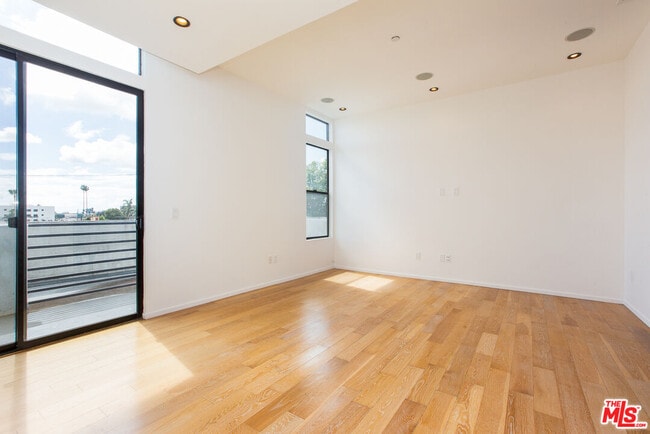 Building Photo - 8639 Whitworth Dr
