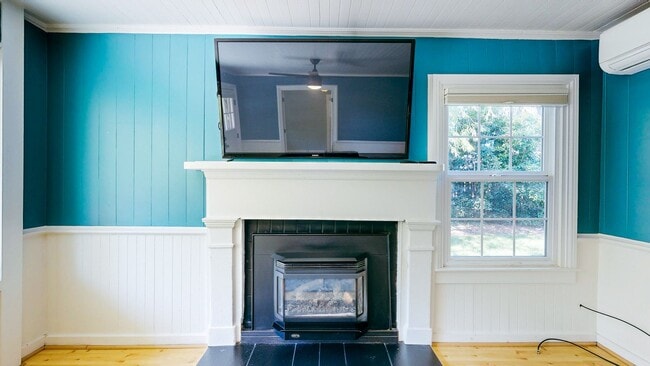 Building Photo - Country Charm Meets Vineyard Views! Two Bedroom Two bath with room to relax!