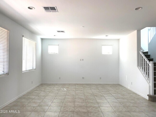 Building Photo - 10865 E Tiburon Ave