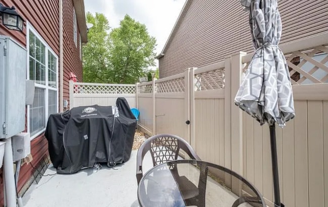 Building Photo - 8430 Charbay Cir