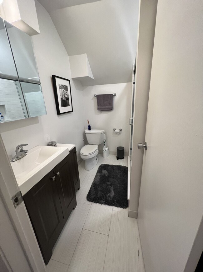 Bathroom - 1807 W Eddy St